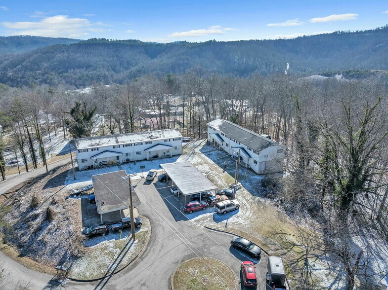 Primary Photo Of 123-127 Upper Airbase Ln, Briceville Apartments For Sale