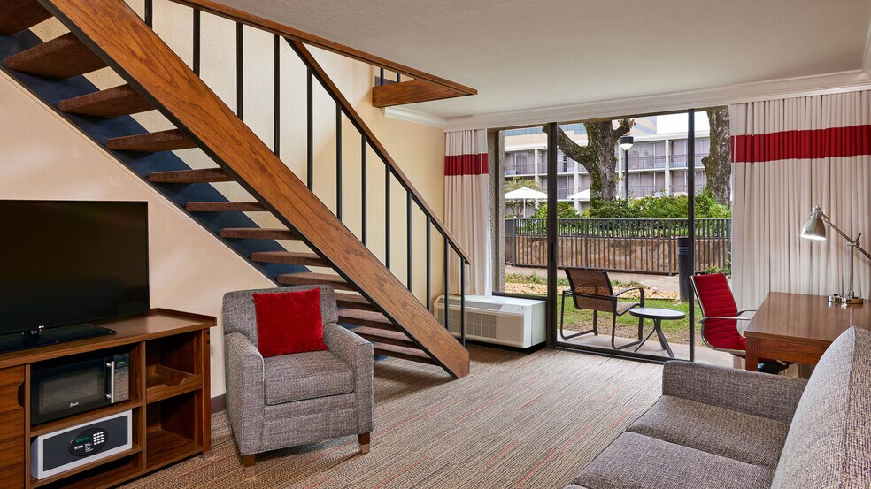 More Photos Of 925 S University Ave, Little Rock Hotel For Sale