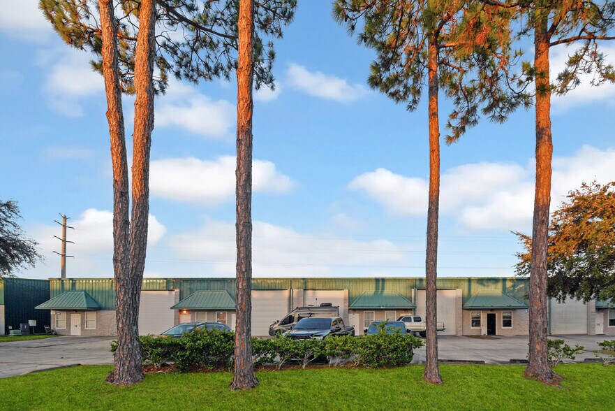 More Photos Of 1731 Dobbs Rd, Saint Augustine Warehouse For Lease