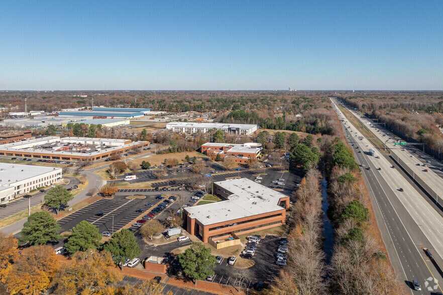 More Photos Of 840 Greenbrier Cir, Chesapeake Office For Lease