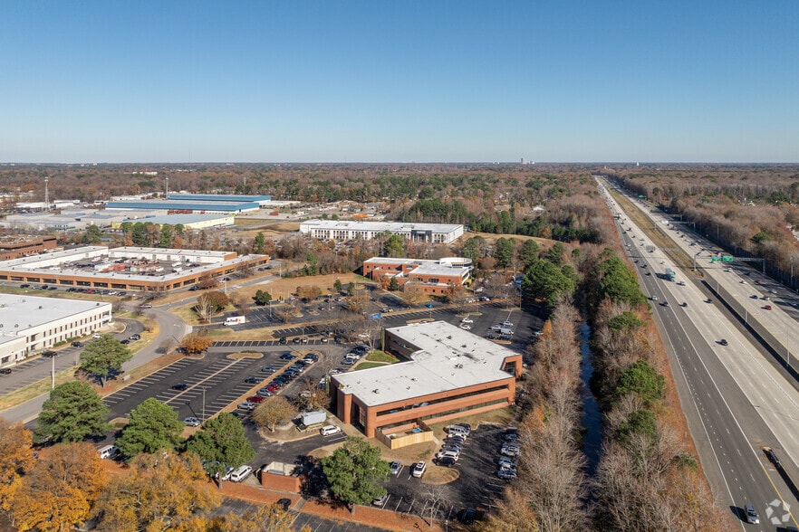 More Photos Of 840 Greenbrier Cir, Chesapeake Office For Lease