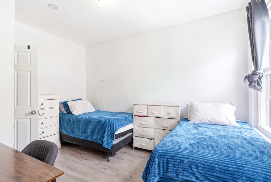 More Photos Of 369 E Kinney St, Newark Apartments For Sale