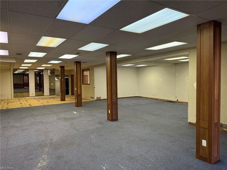 More Photos Of 422 Market St, Parkersburg Office For Sale