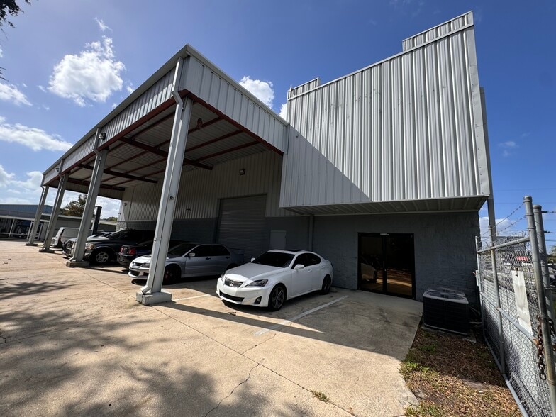 More Photos Of 5909 E Anno Ave, Orlando Auto Repair For Lease