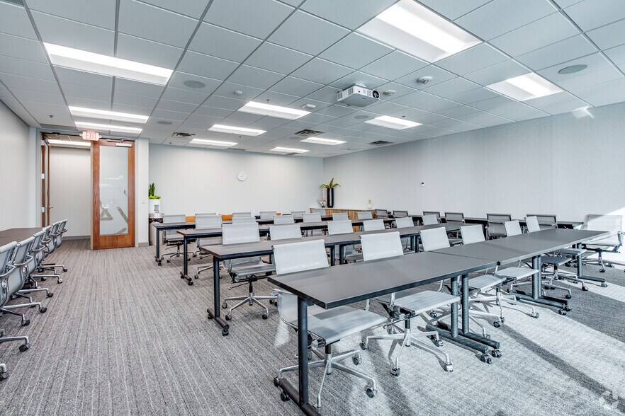 More Photos Of 701 S Xenia Ave, Golden Valley Office For Lease