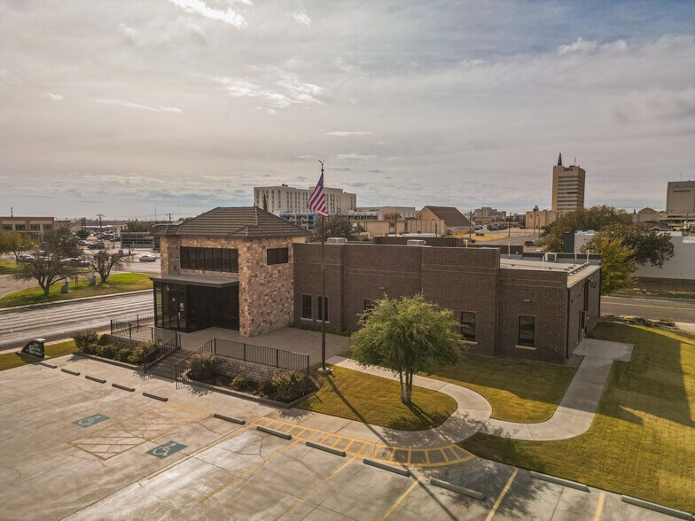 More Photos Of 501 E 7th St, Odessa Office For Sale