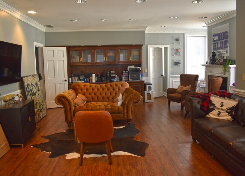 More Photos Of 25 Music Square E, Nashville Office For Lease