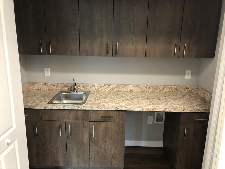 More Photos Of 10129 Gallant Ln, Tampa Office For Lease