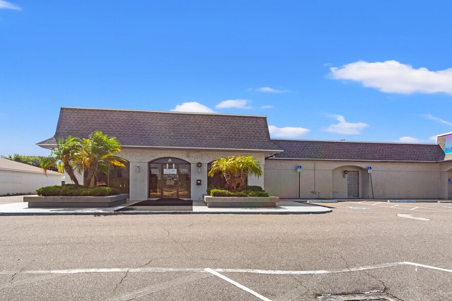 More Photos Of 7926 W Hillsborough Ave, Tampa Office For Lease