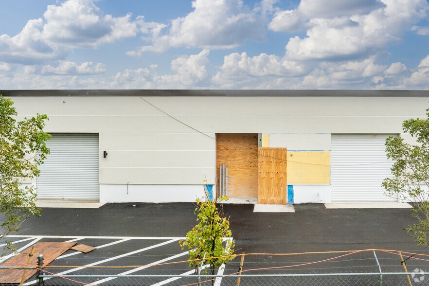 More Photos Of 11222 E Tamiami Trl, Naples Freestanding For Sale