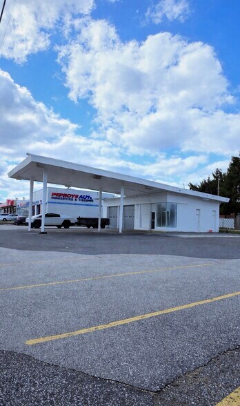More Photos Of 735 Philadelphia Pike, Wilmington Service Station For Sale