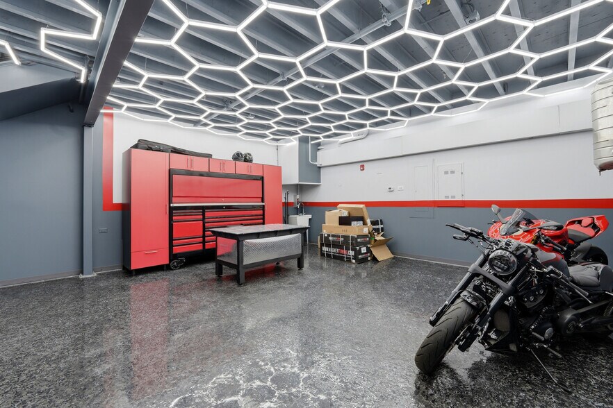 More Photos Of 2112 Ferry Rd, Naperville Warehouse For Sale