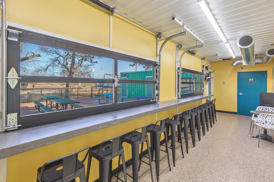 More Photos Of 1121 S Elgin Ave, Tulsa Sports And Entertainment For Lease
