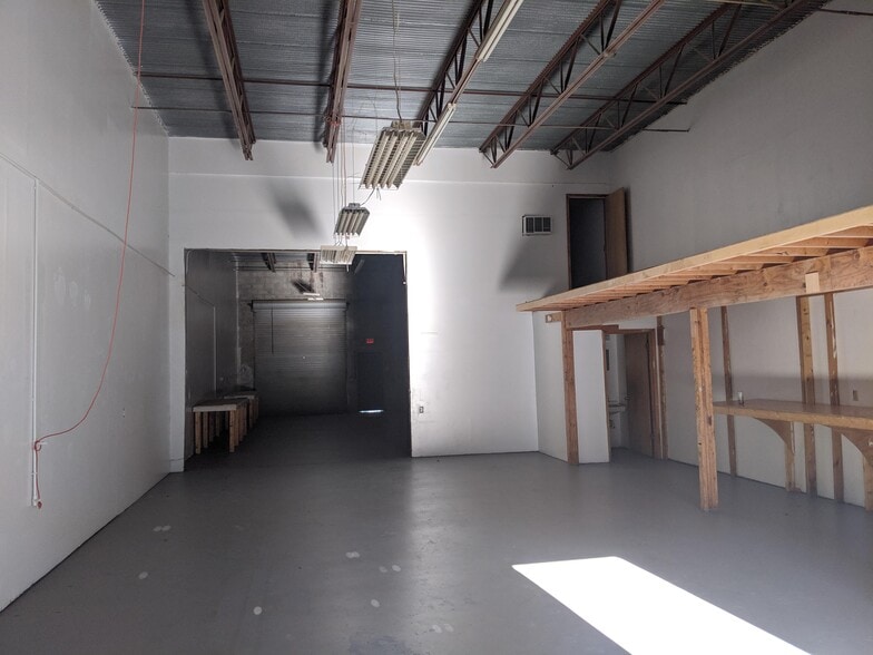 More Photos Of 3081 SE Dominica Ter, Stuart Manufacturing For Lease