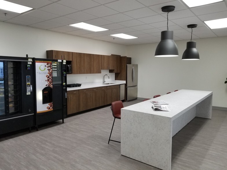 More Photos Of 16-20 NW 3rd St, Evansville Office For Lease