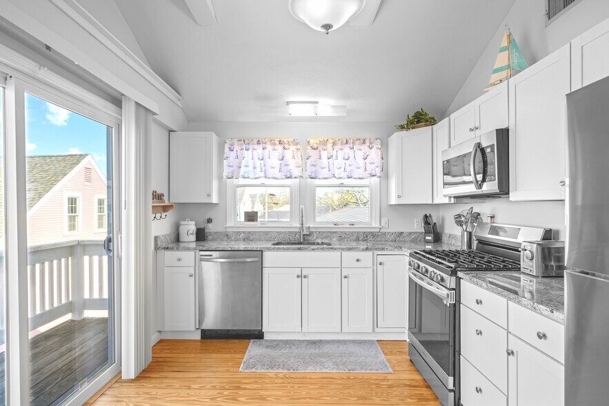 More Photos Of 574 Main St, Hyannis Storefront Retail Residential For Sale