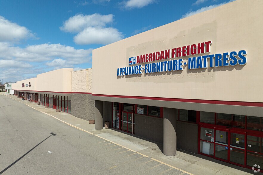 More Photos Of 1700-1792 N Richmond Rd, McHenry Storefront For Lease