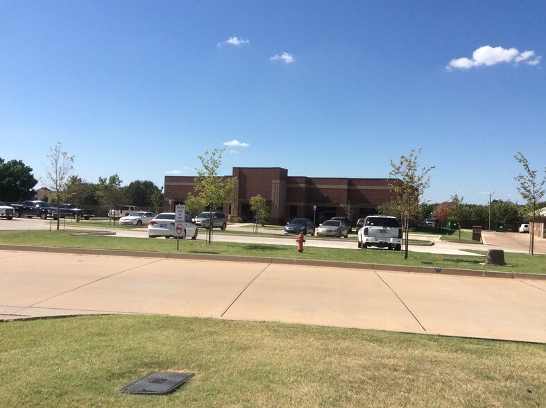 More Photos Of 25 NW 146th St, Edmond Medical For Sale