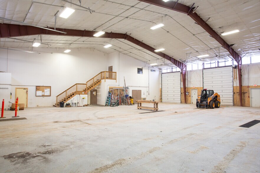 More Photos Of 2066 125th Ave, Watford City Showroom For Sale