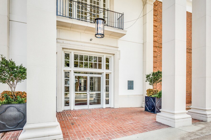 More Photos Of 134 E Church St, Martinsville Office For Lease