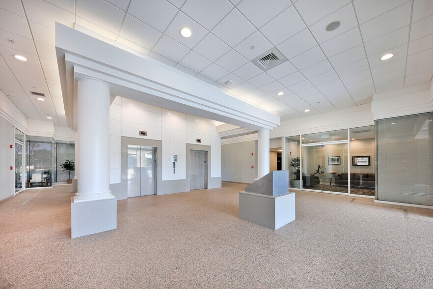 More Photos Of 7108-7121 Fairway Dr, Palm Beach Gardens Unknown For Lease