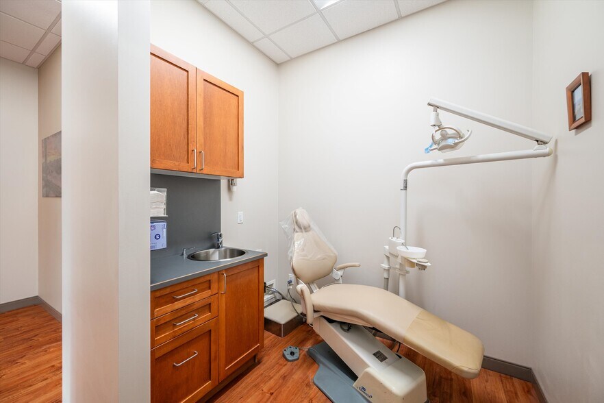 More Photos Of 905 Squalicum Way, Bellingham Flex For Sale