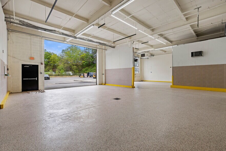 More Photos Of 349 Chestnut St, Passaic Warehouse For Lease