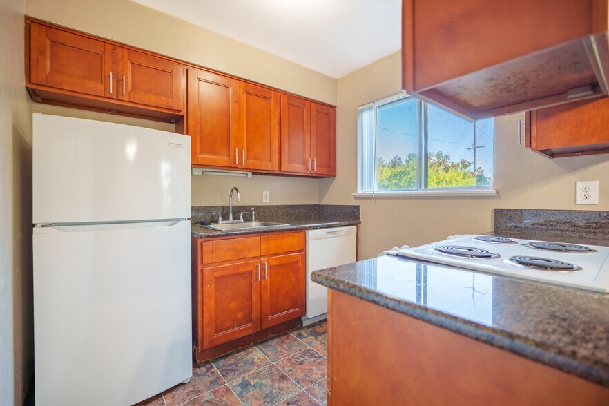 More Photos Of 9512-9524 N Oswego Ave, Portland Apartments For Sale