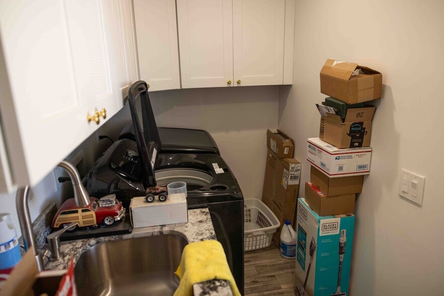 More Photos Of 5732 W Maryland Ave, Glendale Truck Terminal For Sale