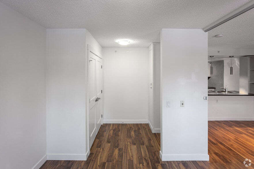 More Photos Of 10047 109 St NW, Edmonton Apartments For Lease