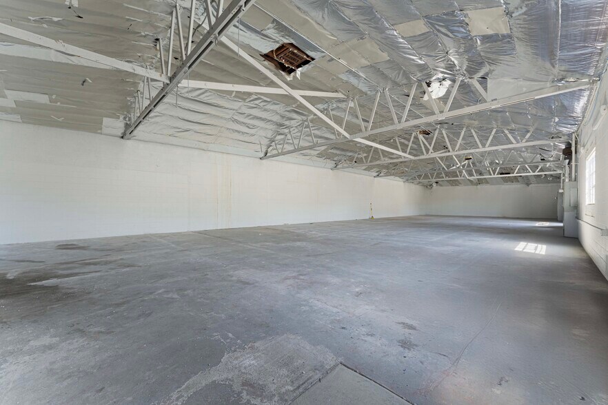 More Photos Of 15626 S Main St, Gardena Warehouse For Sale