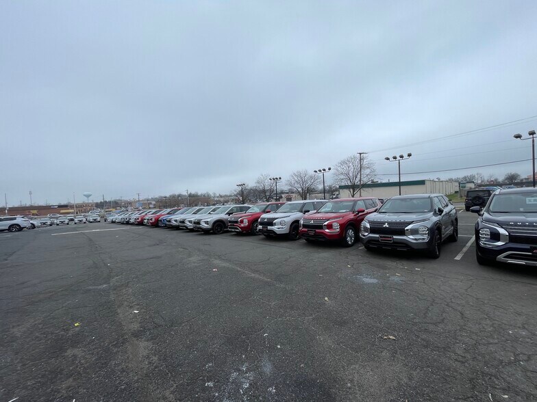 More Photos Of 9075-9125 Antique Way, Manassas Warehouse For Lease
