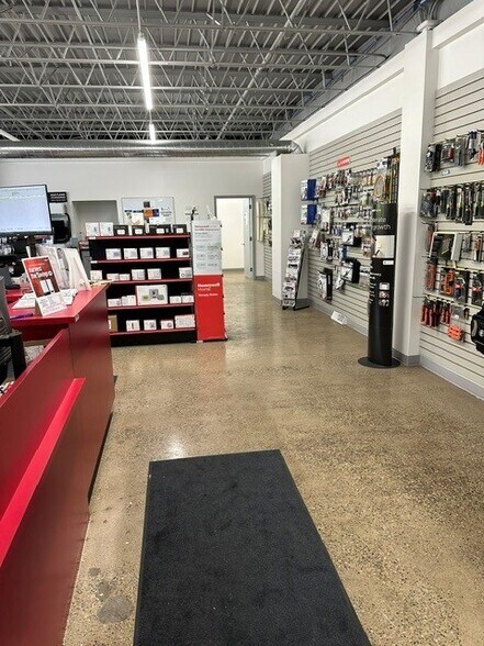 More Photos Of 2550 Wabash Ave, Saint Paul Warehouse For Lease