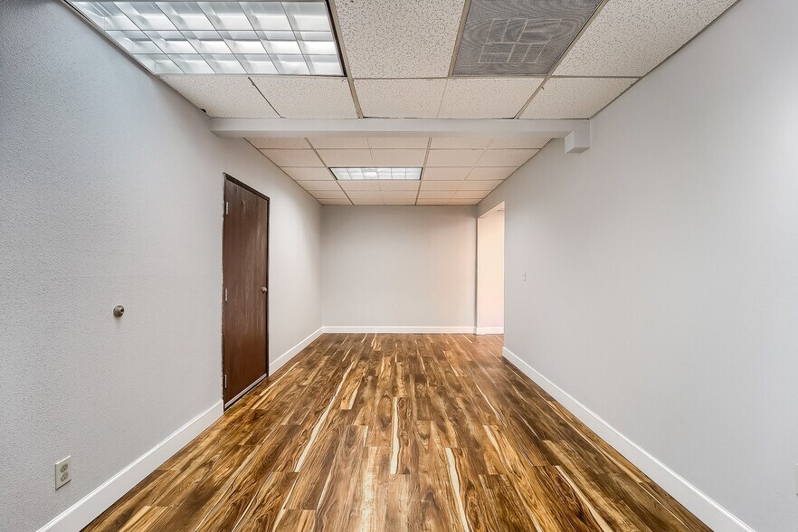 More Photos Of 5472 Arapahoe Ave, Boulder Auto Repair For Lease