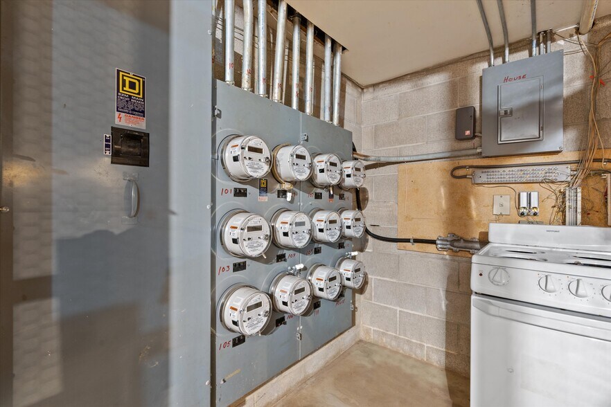 More Photos Of 643 Meadow Ln, Burlington Apartments For Sale