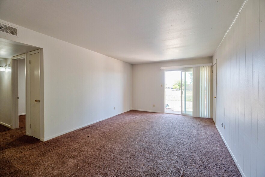 More Photos Of 2500 W 26th St, Plainview Apartments For Sale