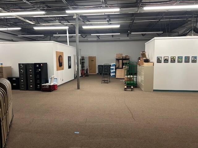 More Photos Of 470 Maryland Dr, Fort Washington Light Distribution For Lease