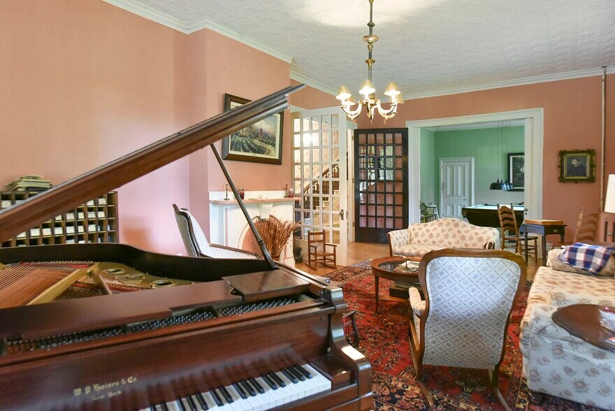 More Photos Of 827 Philadelphia Ave, Chambersburg Specialty For Sale