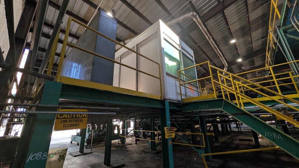More Photos Of 1509 S Byron Butler Pky, Perry Manufacturing For Lease