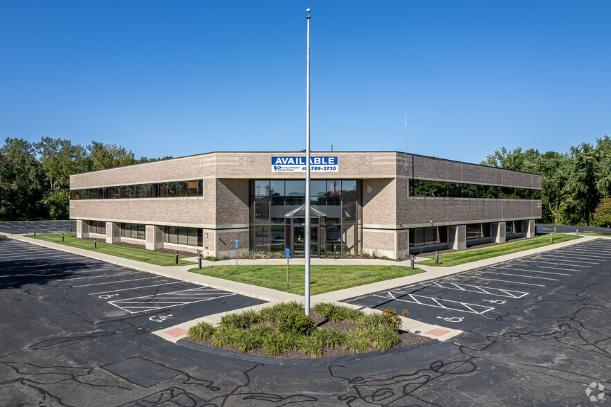 Primary Photo Of 2 Gateway Blvd, East Granby Office For Lease