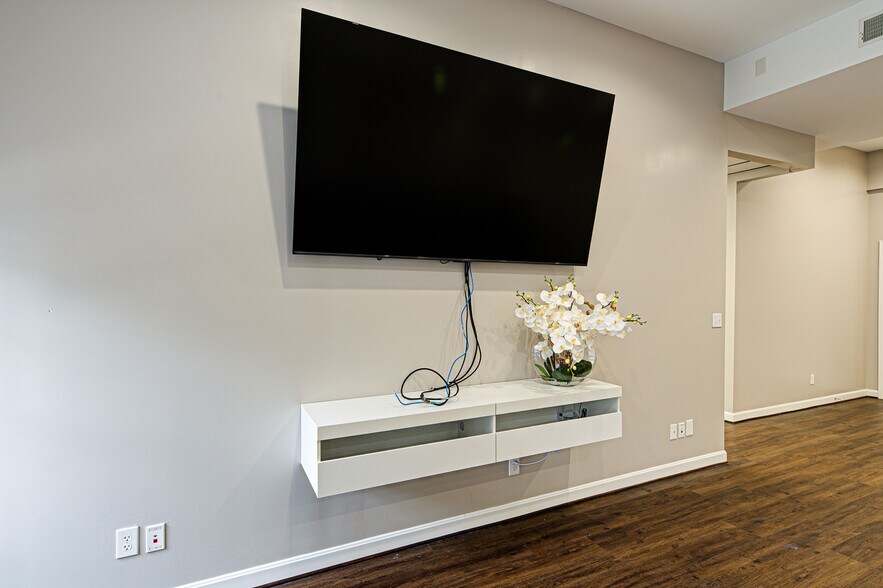 More Photos Of 3240 Office Pointe Pl, Louisville Coworking Space