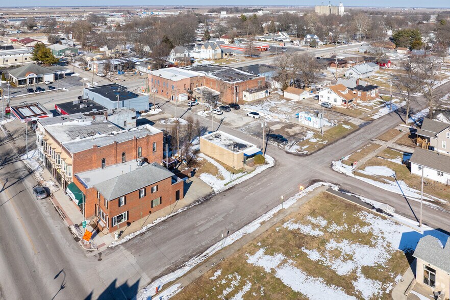 More Photos Of 515 N Monroe St, Litchfield Medical For Sale