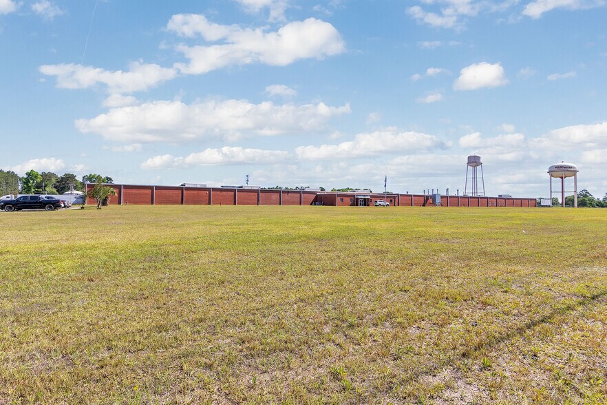 More Photos Of 11200 Dunbarton Blvd, Barnwell Manufacturing For Lease