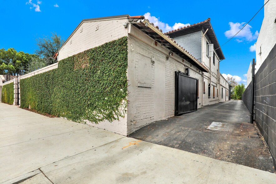 More Photos Of 435 S Boyle Ave, Los Angeles Office Residential For Sale