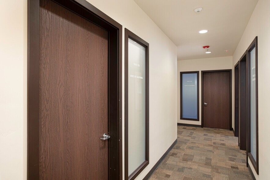 More Photos Of 195 S Broadway St, Orcutt Flex For Lease