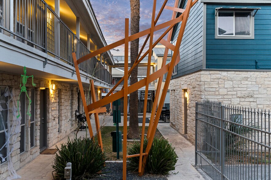 More Photos Of 2526 Durwood St, Austin Apartments For Sale