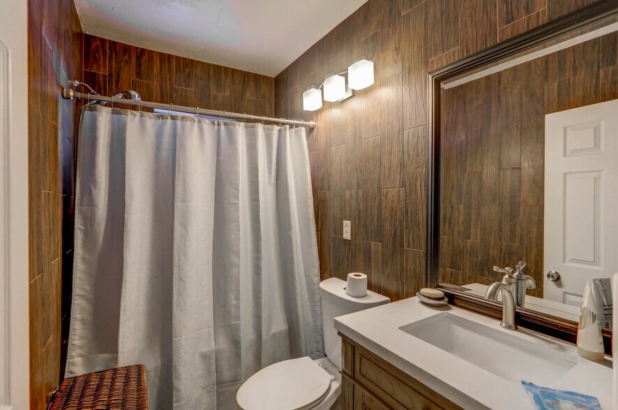 More Photos Of 305 N 3rd St, Mccall Freestanding For Sale