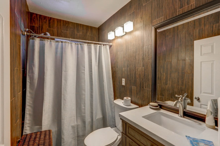 More Photos Of 305 N 3rd St, Mccall Freestanding For Sale