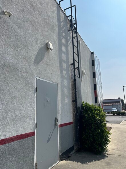 More Photos Of 300-310 S Riverside Ave, Rialto Fast Food For Lease