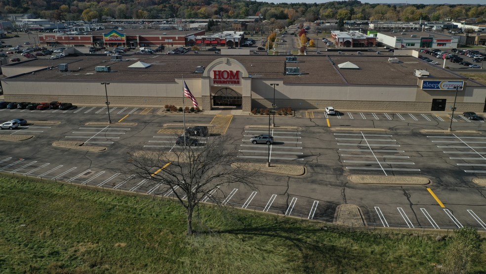 Primary Photo Of 2921 Mall Dr, Eau Claire Freestanding For Lease